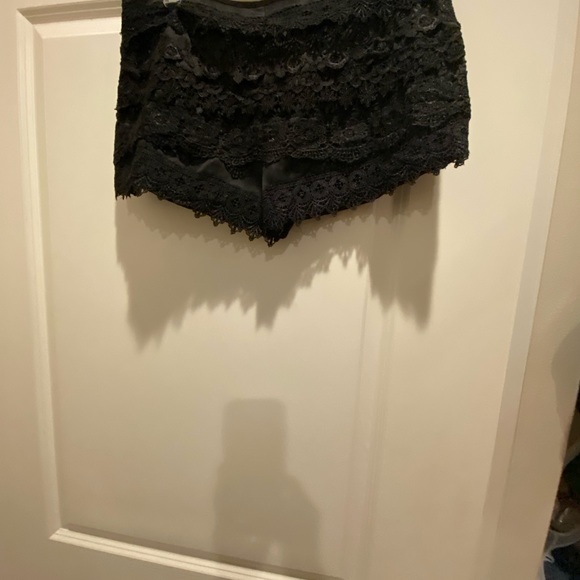 SANS SOUCI NWOT LACE SHORTS  SIZE-L more like a medium, these are VINTAGE - Picture 3 of 7